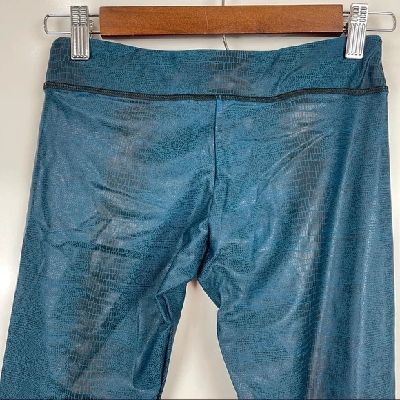 ONZIE Youth Girls Fitness Leggings Blue Fiji Snake Print Size 14-16 - Picture 5 of 8